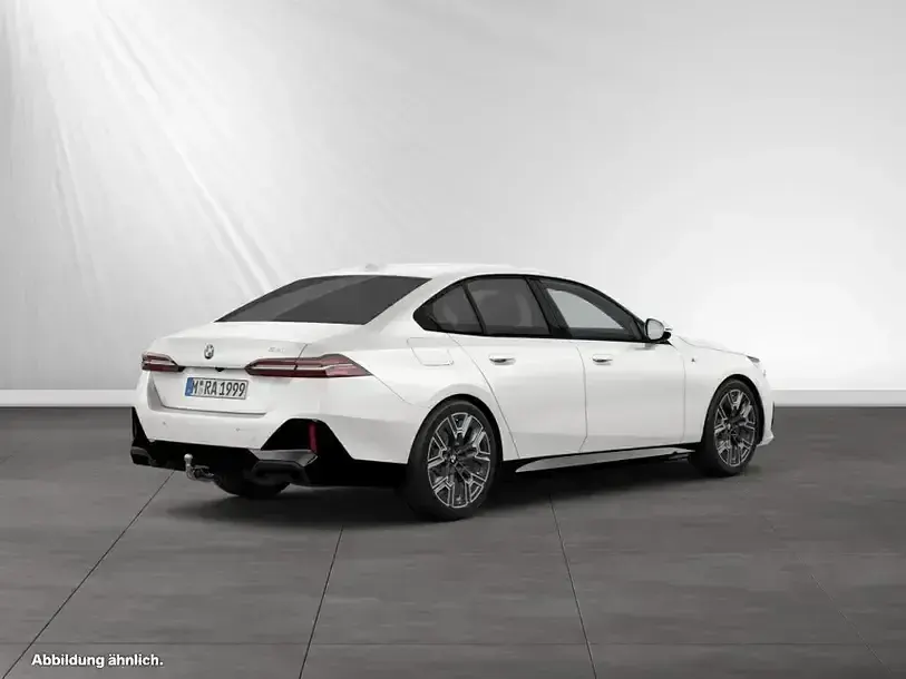 Gebraucht BMW 520 M Sport 197 PS (144 kW) 2025 Mineralweiss Limousine