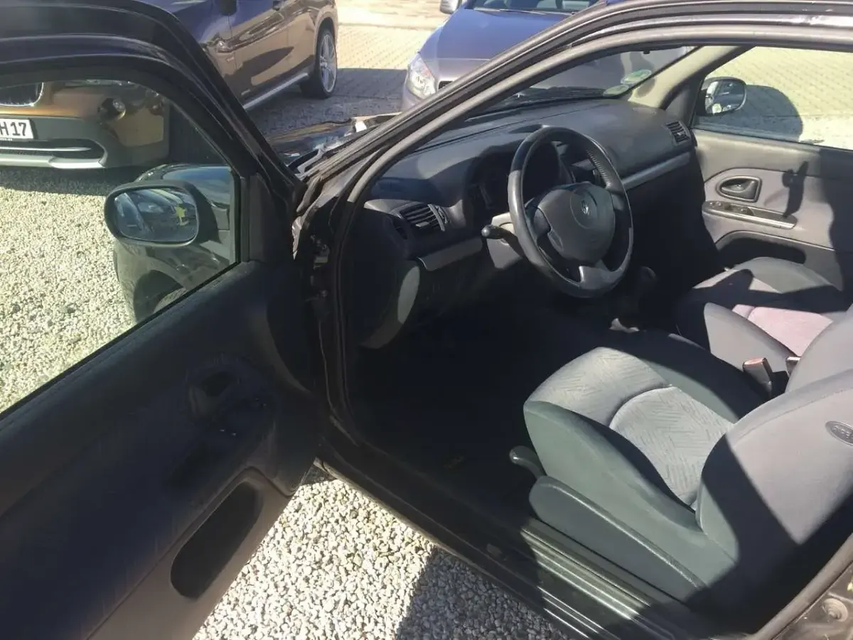 Gebraucht Renault Clio 75 PS (55 kW) 2001 Schwarz Limousine