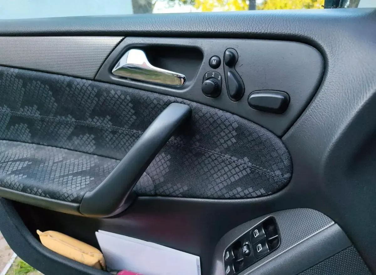 Gebraucht Mercedes C220 143 PS (105 kW) 2004 Schwarz Kombi