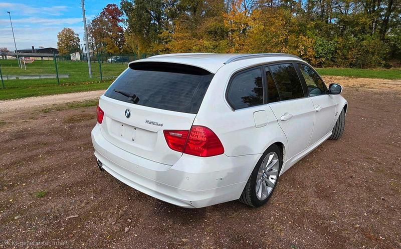 Weiß Gebraucht 2010 BMW 330 Kombi | 6.300 € (Superpreis) - Bild 1/4