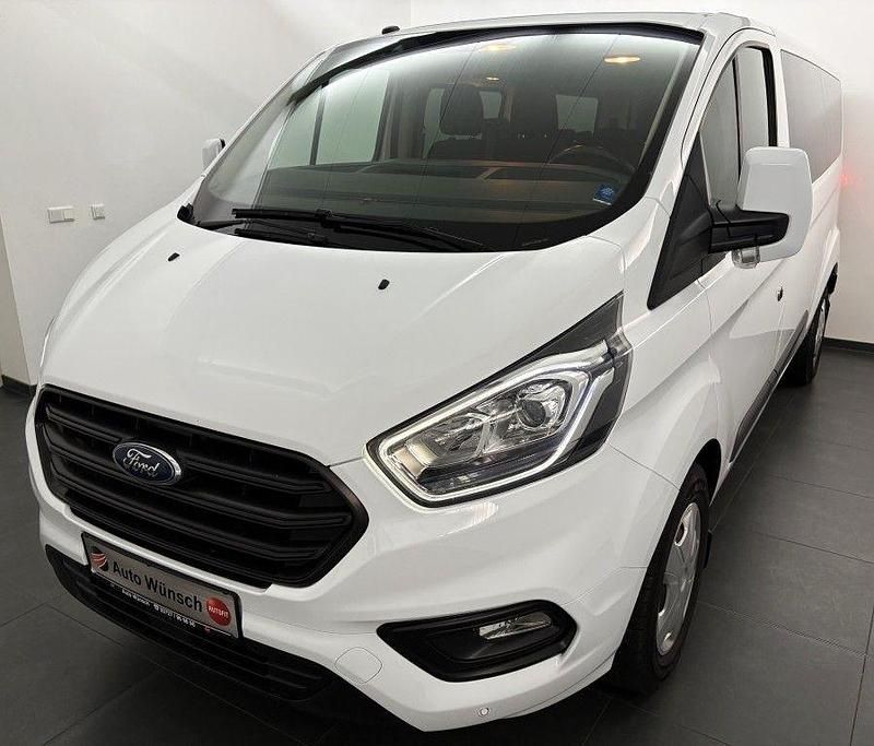 Frozen white Gebraucht 2019 Ford Transit Custom Van / Kleinbus | 25.890 € (Teuer) - Bild 1/4