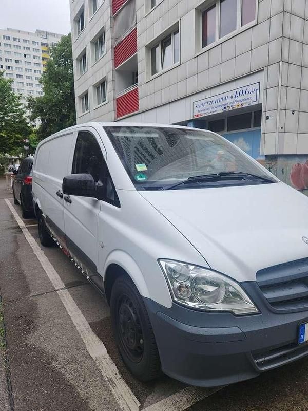 Weiß Gebraucht 2011 Mercedes Vito Van / Kleinbus | 7.999 € (Fairer Preis) - Bild 1/2