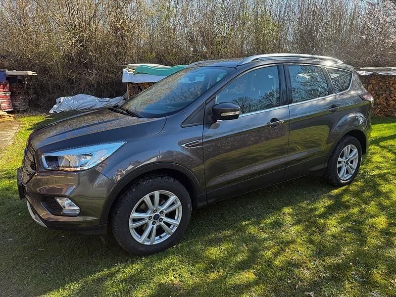 Gebraucht Ford Kuga Trend 120 PS (88 kW) 2018 Grau SUV