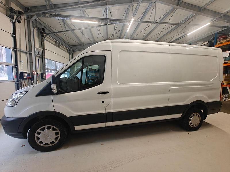 Gebraucht Ford Transit Trend 131 PS (96 kW) 2019 Weiß Van / Kleinbus
