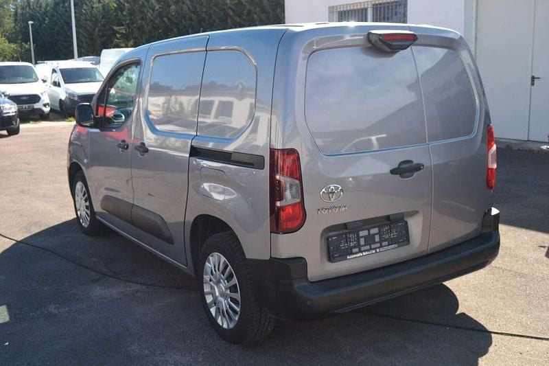 Gebraucht Toyota Proace Executive 131 PS (96 kW) 2021 Grau Van / Kleinbus