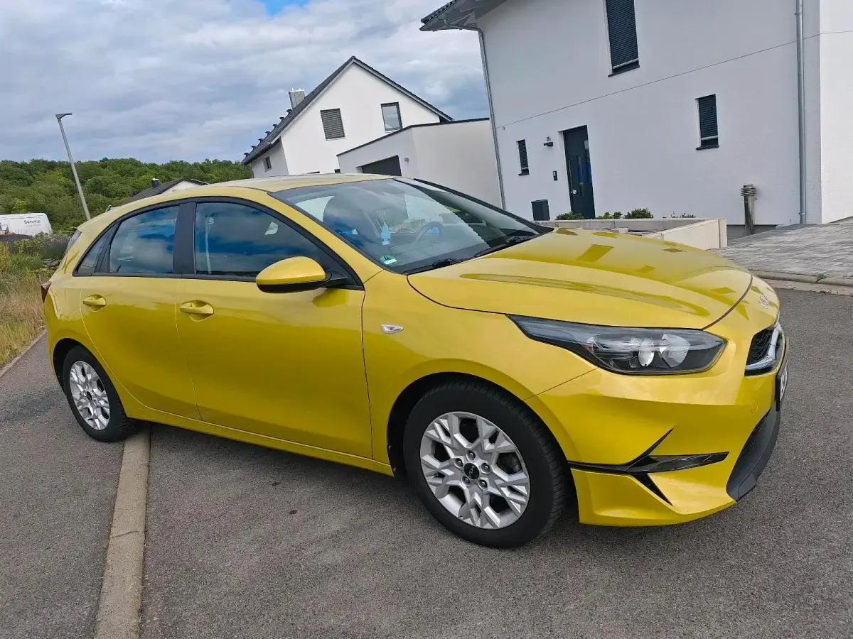 Gebraucht Kia Ceed Edition 7 101 PS (74 kW) 2023 Gelb Kleinwagen