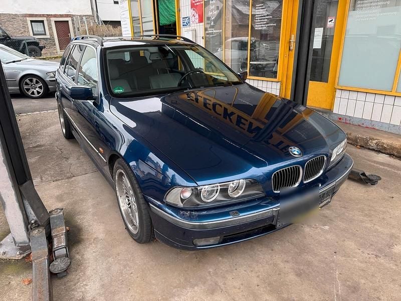 Blau Gebraucht 1999 BMW 540 Kombi | 9.950 € - Bild 1/4