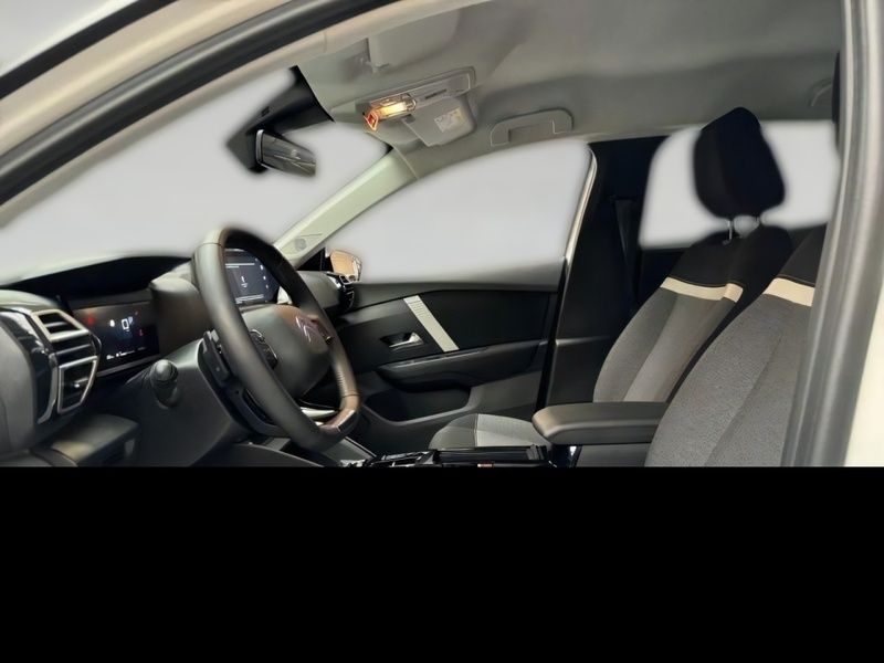 Gebraucht Citroën C4 Feel 131 PS (96 kW) 2023 Weiß Limousine