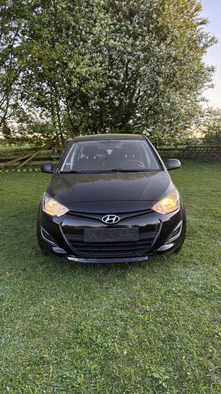 Schwarz Gebraucht 2013 Hyundai i20 Edition Kleinwagen | 2.350 € (Superpreis) - Bild 1/4