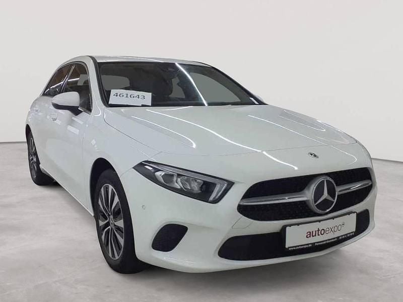 Polarweiß Gebraucht 2022 Mercedes A250 Style Limousine | 24.990 € (Guter Preis) - Bild 1/4