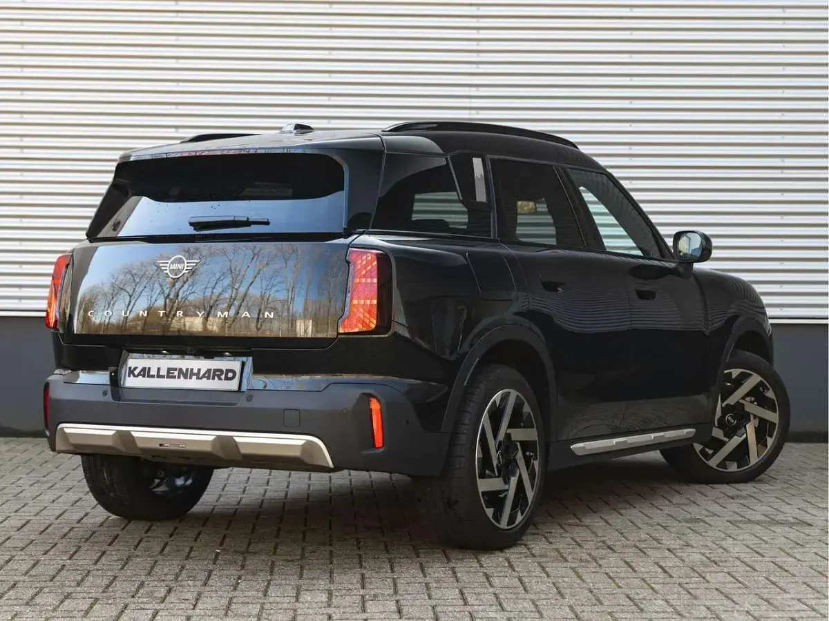 Gebraucht Mini Cooper Countryman Favoured 170 PS (125 kW) 2025 Midnight black ii metallic SUV