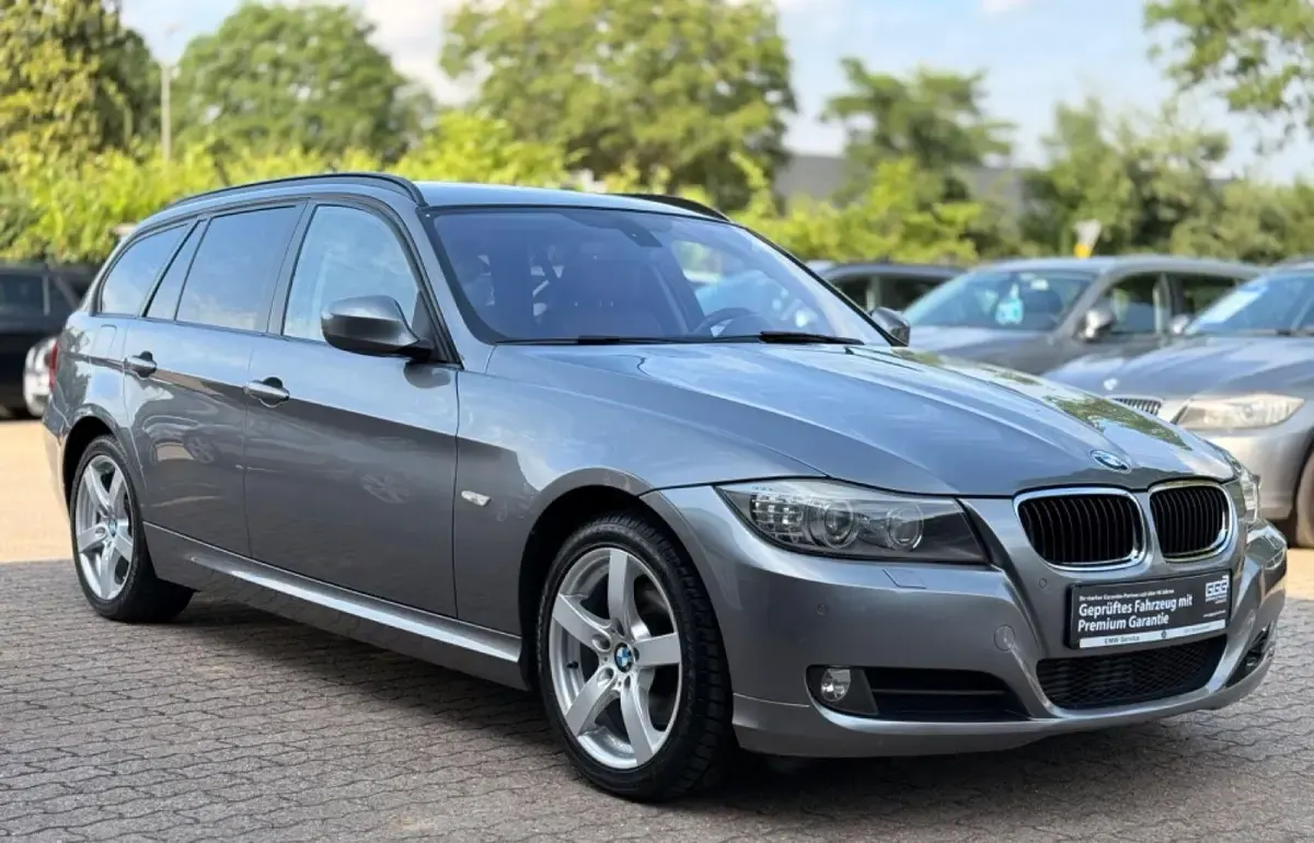 Gebraucht BMW 320 Comfort Edition 184 PS (135 kW) 2011 Grau Kombi