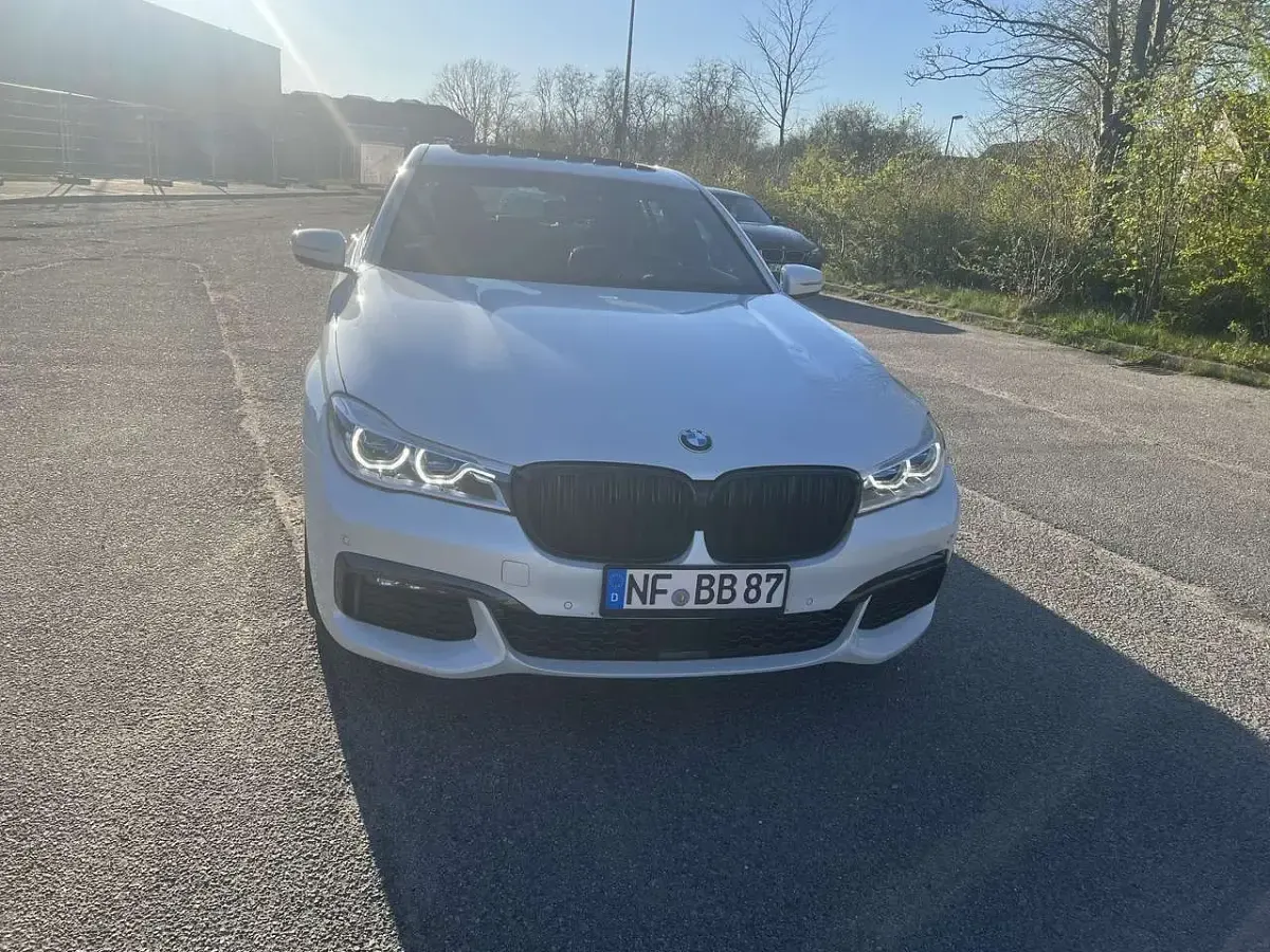 Gebraucht BMW 730 265 PS (194 kW) 2018 Weiß Limousine