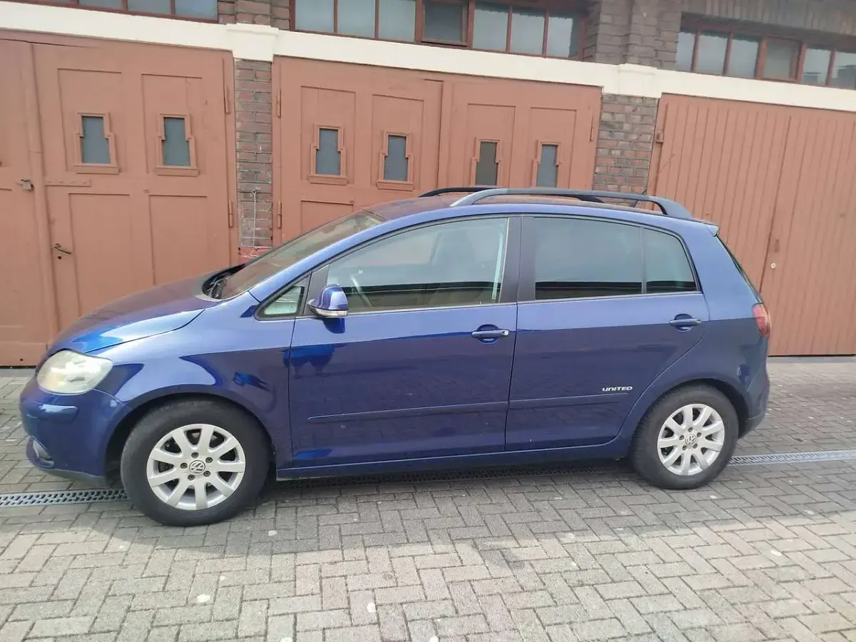 Gebraucht VW Golf Plus Cross United 102 PS (75 kW) 2008 Shadow blue metallic Kombi