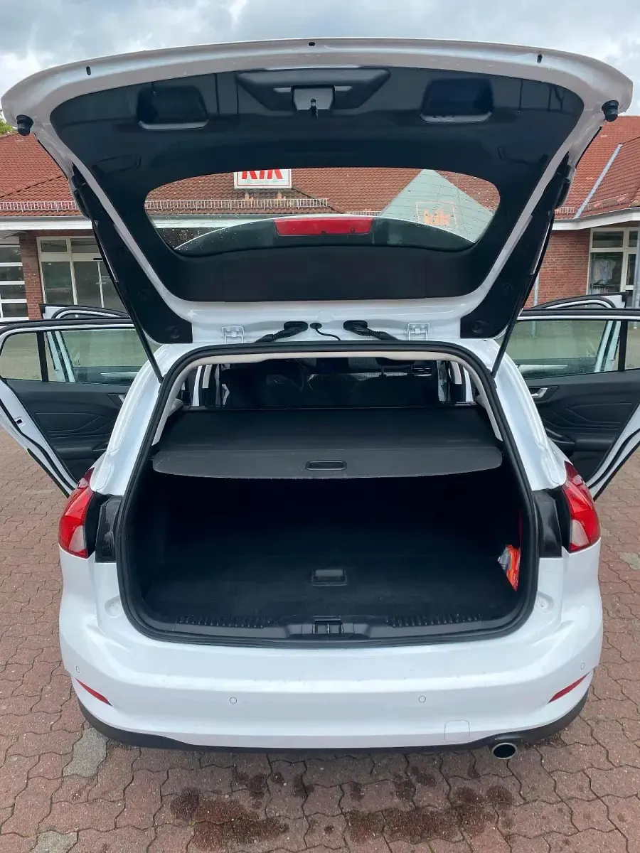 Gebraucht Ford Focus 120 PS (88 kW) 2019 Weiß Kombi