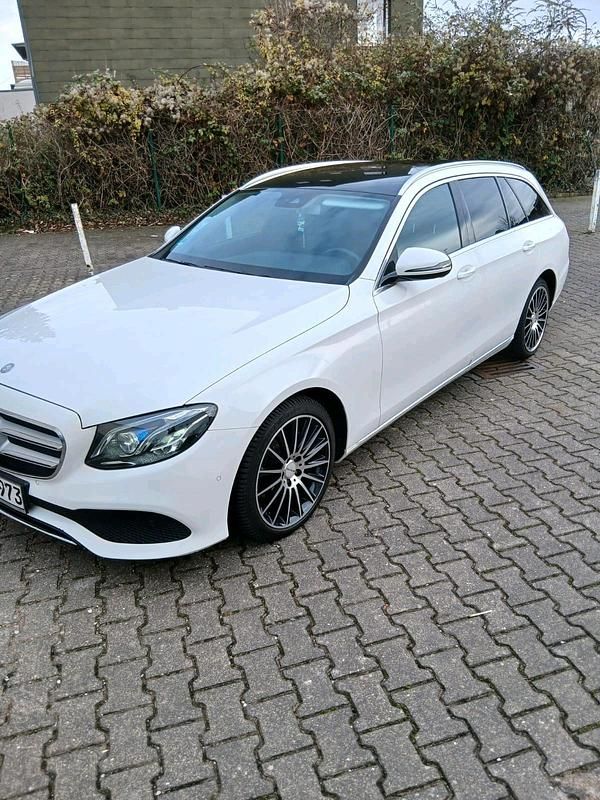 Weiß Gebraucht 2017 Mercedes E220 Kombi | 16.500 € (Superpreis) - Bild 1/4