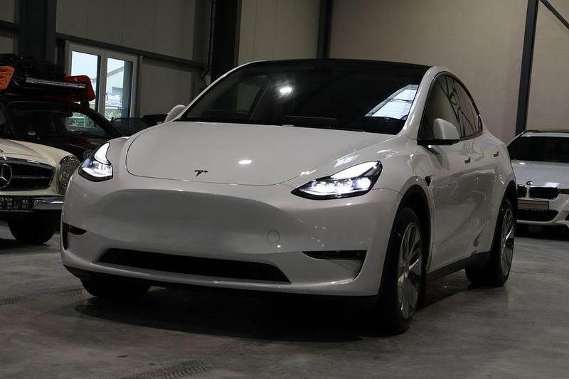 Weiß Gebraucht 2023 Tesla Model Y Long Range AWD SUV | 36.900 € (Fairer Preis) - Bild 1/4