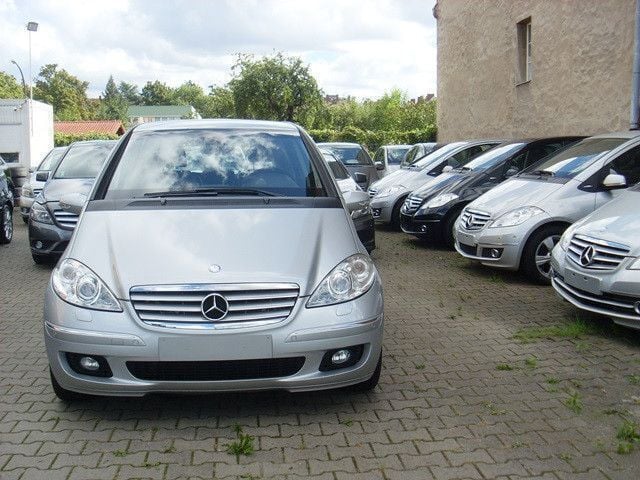 Gebraucht Mercedes A200 Elegance 136 PS (100 kW) 2008 Silber metallic Van / Kleinbus