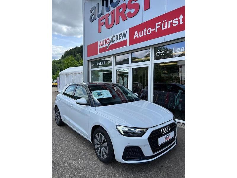 Gletscherweiß metallic (metallic) Gebraucht 2021 Audi A1 Advanced Plus Kleinwagen | 22.990 € (Fairer Preis) - Bild 1/4