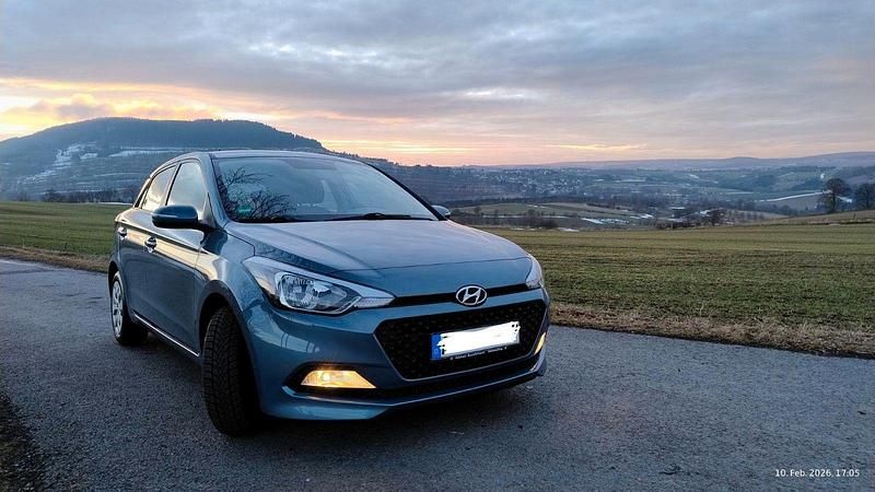 Gebraucht Hyundai i20 75 PS (55 kW) 2017 Blau Kleinwagen