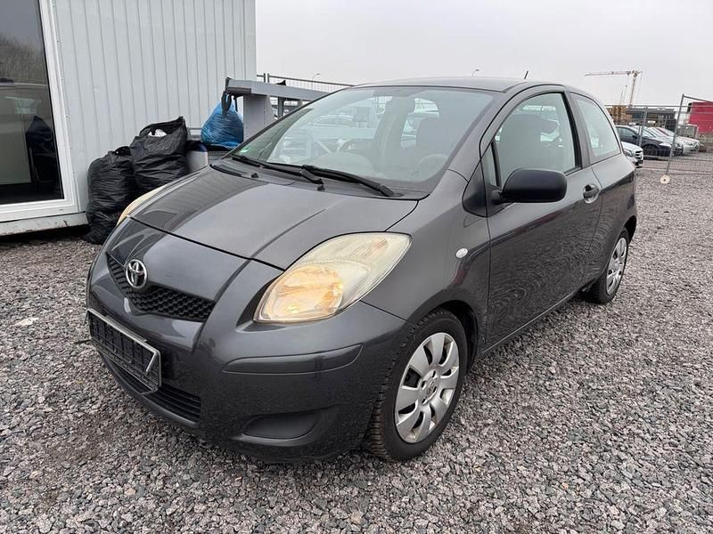Grau Gebraucht 2009 Toyota Yaris Cool Kleinwagen | 1.999 € (Etwas zu teuer) - Bild 1/4