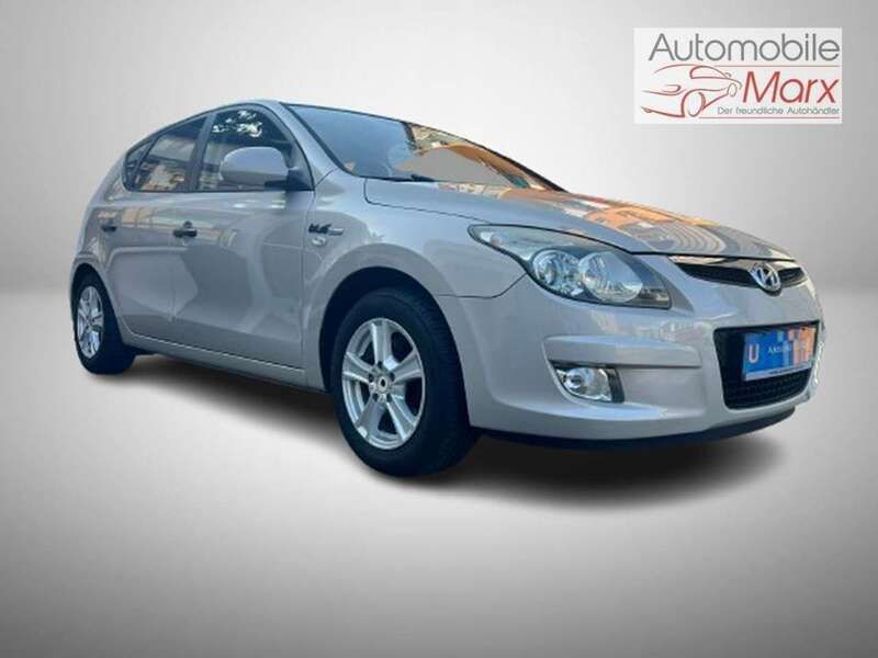 Champagne silvermet. Gebraucht 2011 Hyundai i30 Edition Limousine | 3.999 € (Fairer Preis) - Bild 1/4