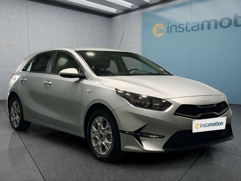 Neu Kia Ceed Vision 101 PS (74 kW) 2025 Silber Kleinwagen