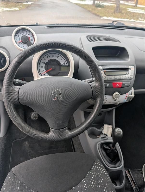 Gebraucht Peugeot 107 68 PS (50 kW) 2011 Weiß Kleinwagen