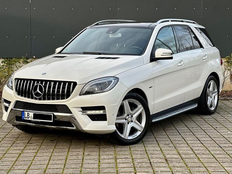 Weiß Gebraucht 2012 Mercedes ML350 AMG SUV | 22.790 € (Etwas zu teuer) - Bild 1/4
