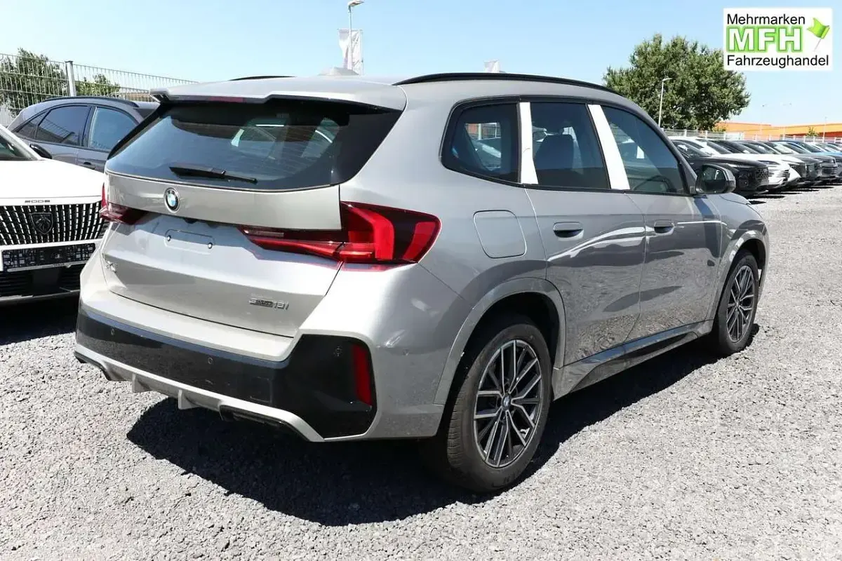 Neu BMW X1 M Sport 136 PS (100 kW) 2025 Spacesilber metallic SUV