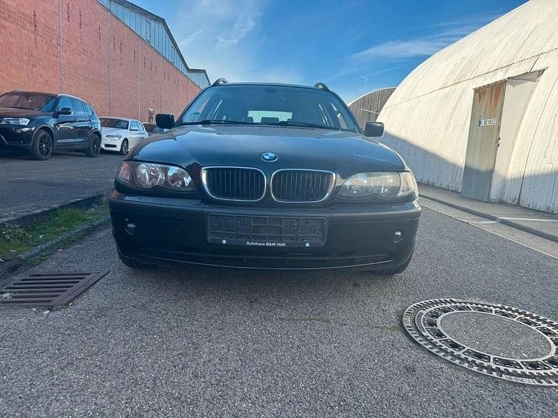 Schwarz Gebraucht 2004 BMW 320 Exclusive Kombi | 2.600 € (Superpreis) - Bild 1/4