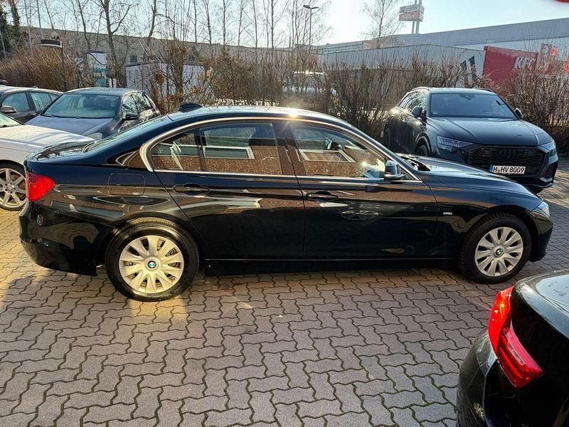 Gebraucht BMW 318 Comfort Edition 143 PS (105 kW) 2014 Schwarz Limousine