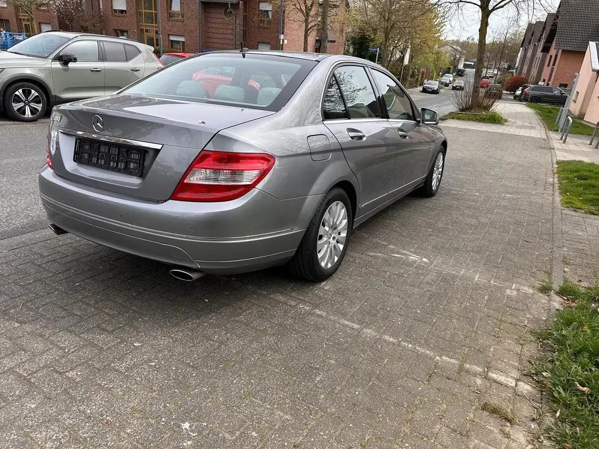 Gebraucht Mercedes C300 231 PS (169 kW) 2009 Silber Limousine