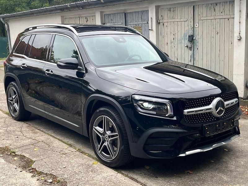 Schwarz Gebraucht 2022 Mercedes GLB220 AMG SUV | 37.990 € (Teuer) - Bild 1/4