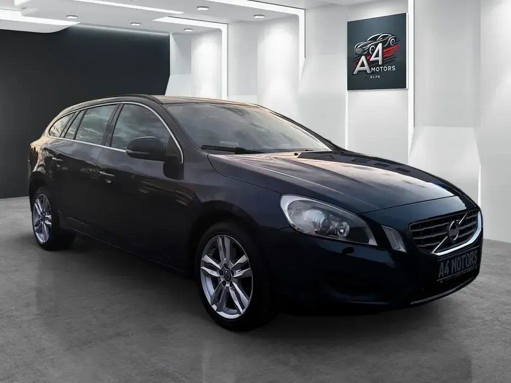 Gebraucht Volvo V60 163 PS (119 kW) 2014 Blau Kombi