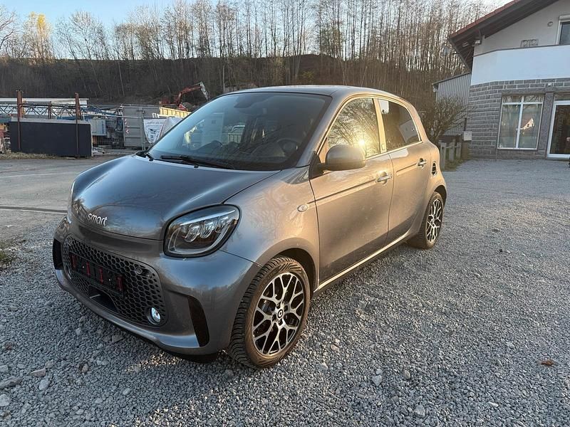 Grau Gebraucht 2021 Smart ForFour Electric Drive Kleinwagen | 13.000 € - Bild 1/4