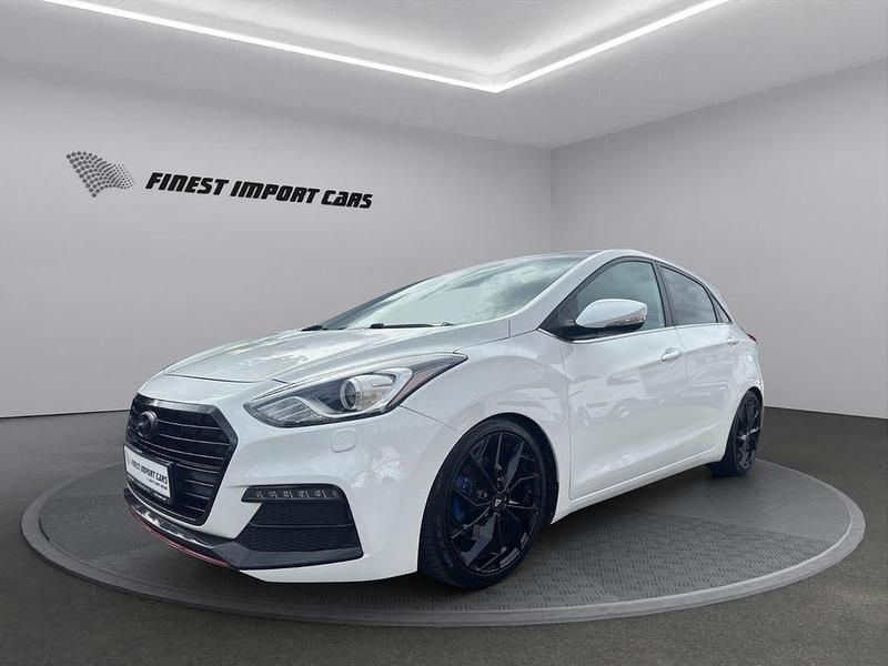 Weiß Gebraucht 2016 Hyundai i30 Turbo Limousine | 12.150 € (Teuer) - Bild 1/4