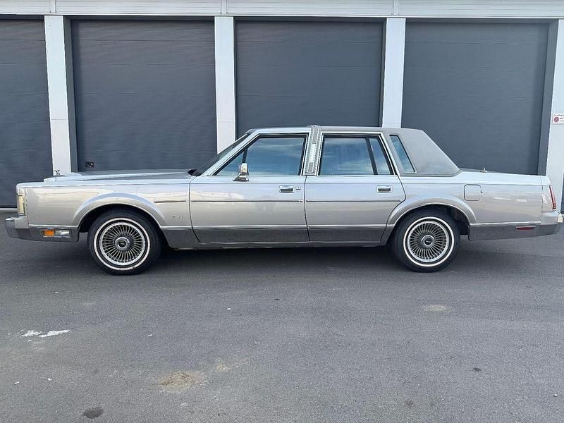 Gebraucht Lincoln Town Car 152 PS (111 kW) 1988 Silber Limousine