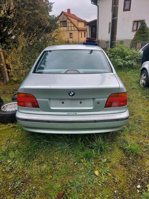 Silber Gebraucht 1996 BMW 520 Limousine | 1.800 € - Bild 1/4