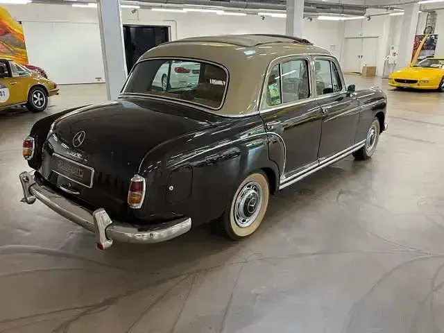 Gebraucht Mercedes 220 106 PS (77 kW) 1957 Braun / beige Limousine