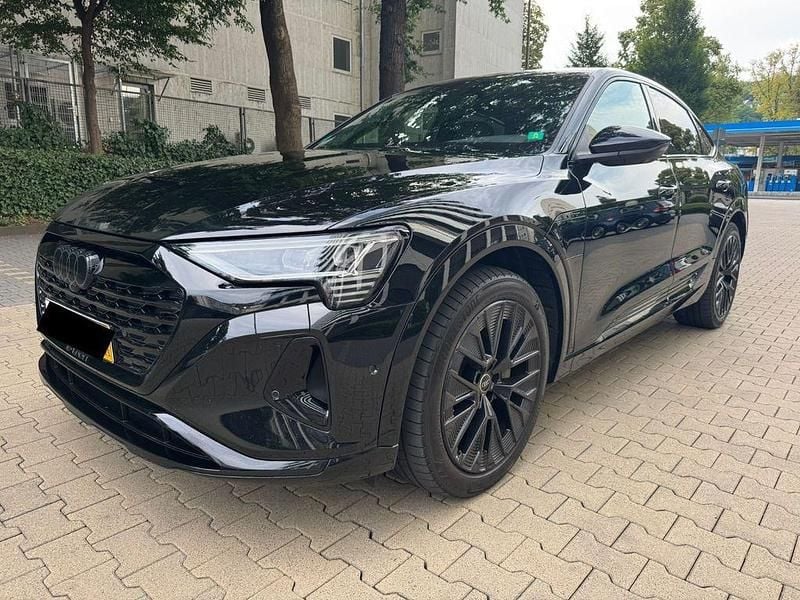 Schwarz Gebraucht 2024 Audi Q8 Sportback e-tron Advanced SUV | 45.900 € - Bild 1/4