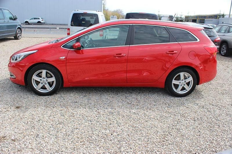 Gebraucht Kia Ceed 135 PS (99 kW) 2014 Rot Kleinwagen