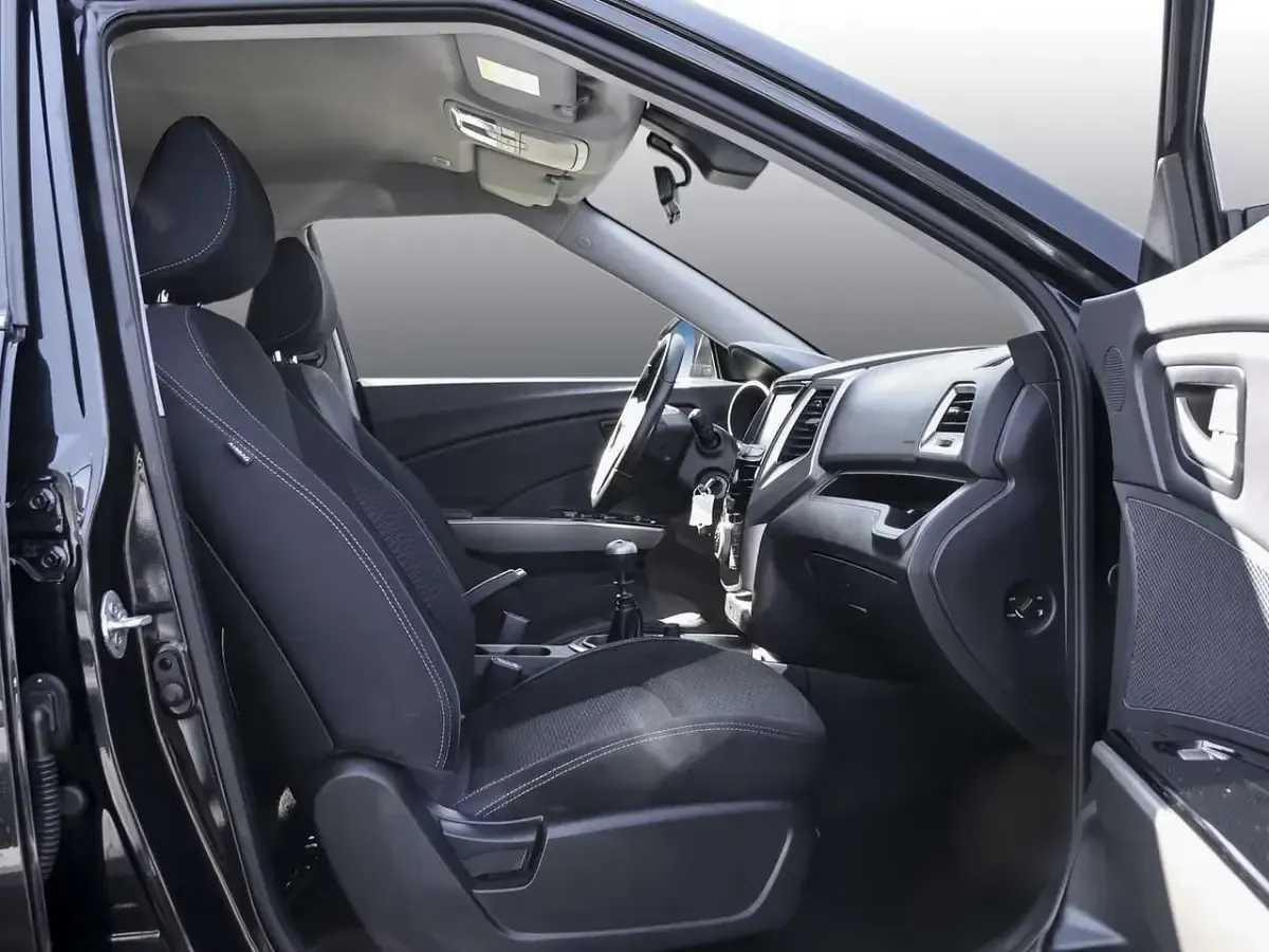 Gebraucht SsangYong Tivoli 128 PS (94 kW) 2018 Schwarz SUV