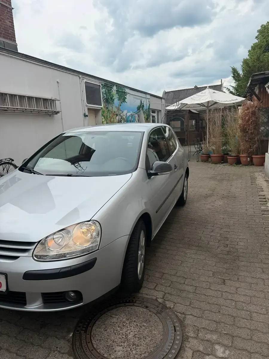 Gebraucht VW Golf V 102 PS (75 kW) 2007 Silber Kleinwagen