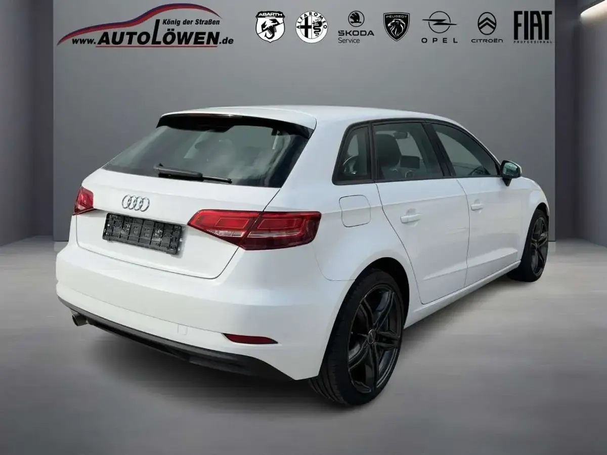 Używany Audi A3 Basis 116 KM (85 kW) 2018 Biały Sedan/Limuzyna