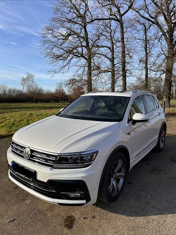Weiß Gebraucht 2018 VW Tiguan Highline SUV | 22.300 € (Teuer) - Bild 1/4