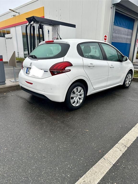 Gebraucht Peugeot 208 Active 82 PS (60 kW) 2016 Weiß Kleinwagen