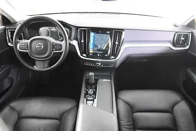 Gebraucht Volvo V60 Inscription 197 PS (144 kW) 2021 Grau Kombi