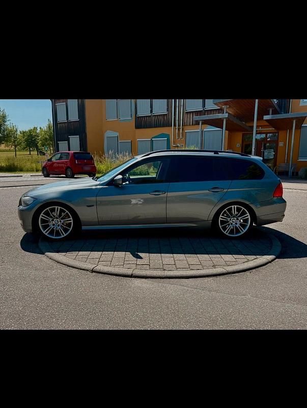 Gebraucht BMW 320 177 PS (130 kW) 2009 Grau Kombi