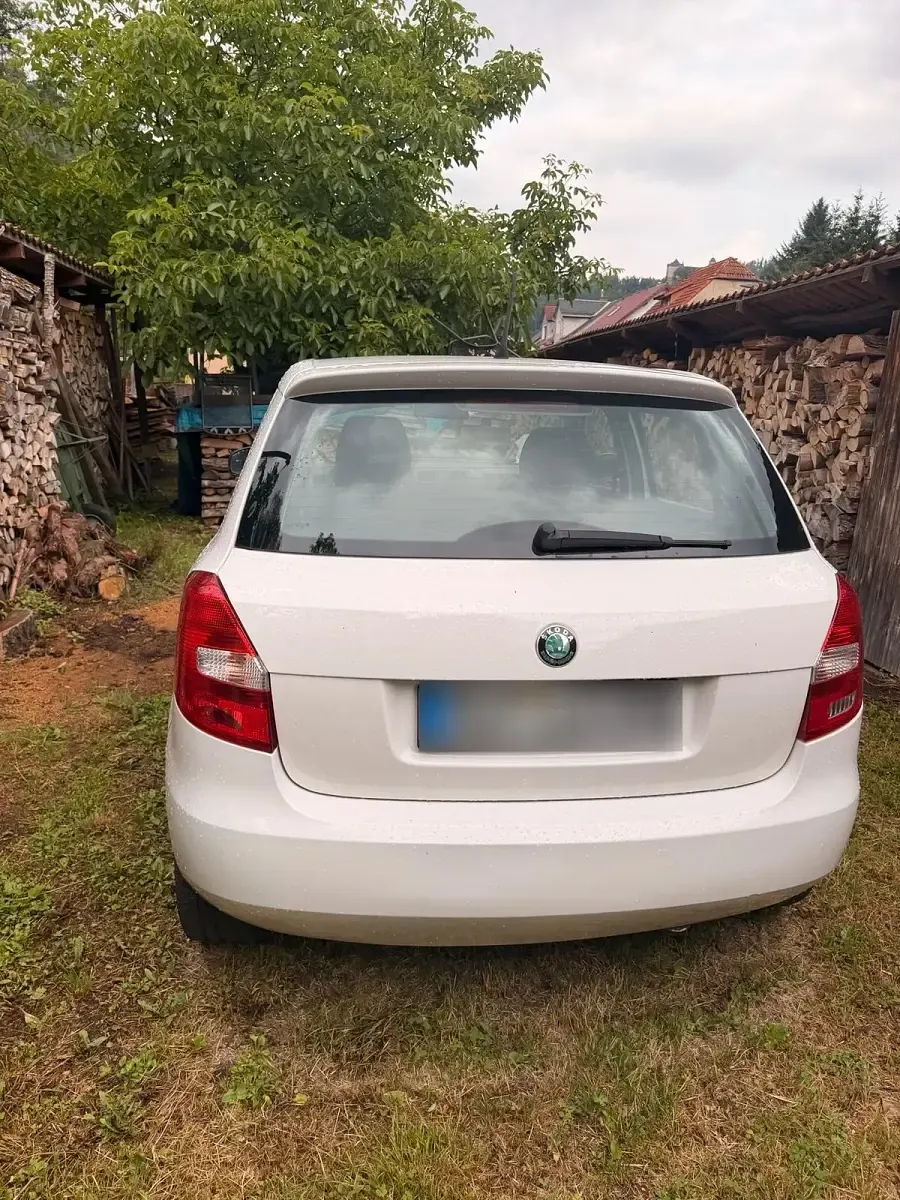 Gebraucht Skoda Fabia 60 PS (44 kW) 2011 Weiß Limousine